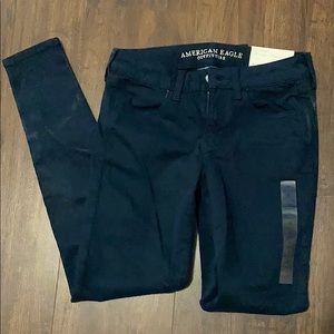 Brand NEW American Eagle jeggings, size 4.